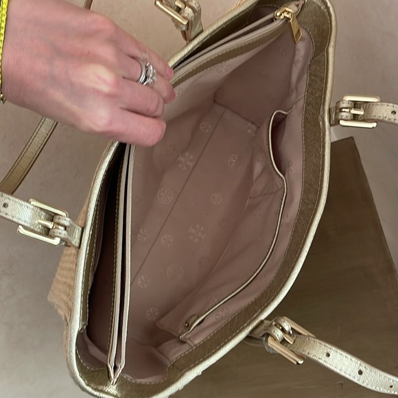 Tory Burch Trimmed Raffia Leather Tote Bag - Picture 5 of 8